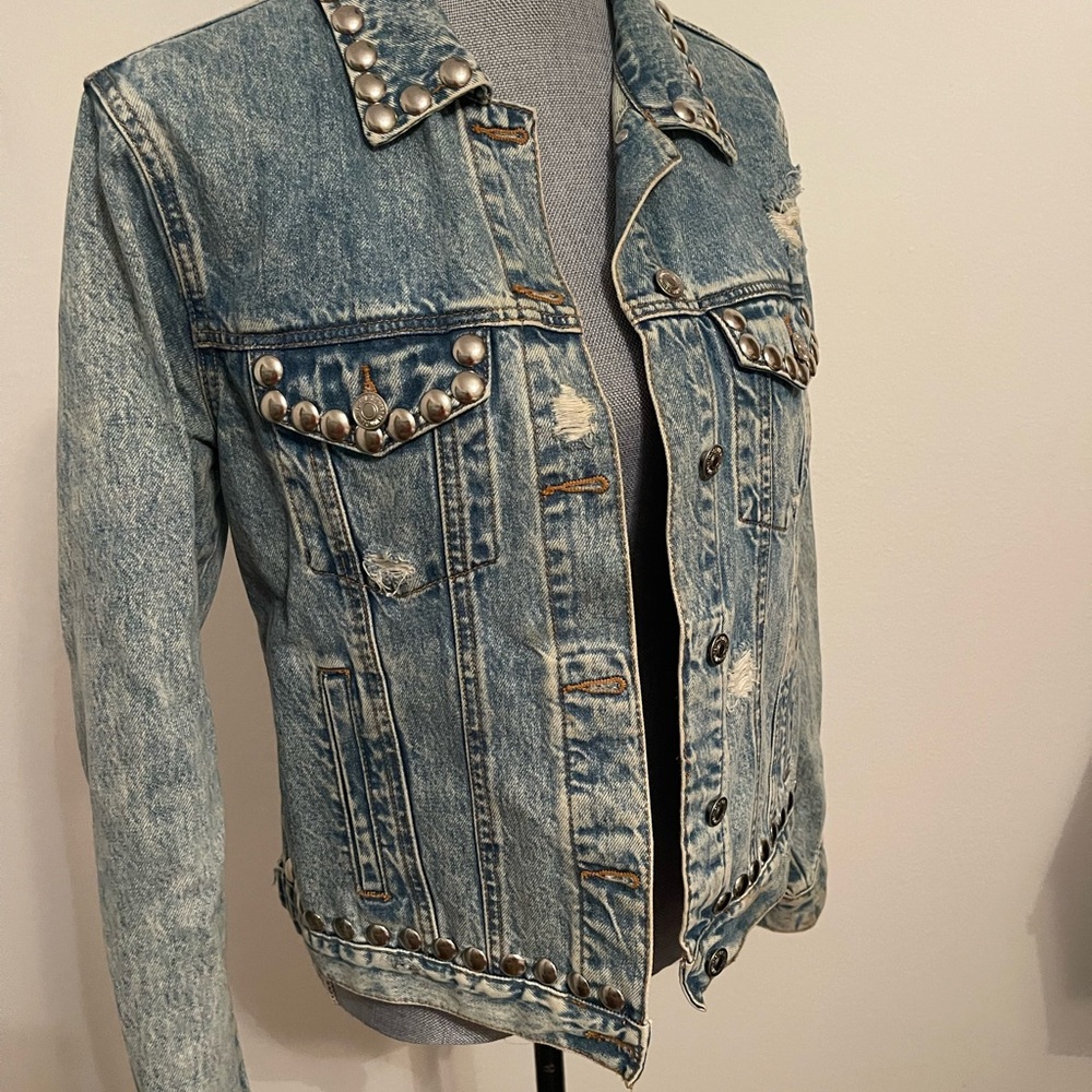 Forever 21 Light Blue Studded Denim Jacket. Size Small - Picture 15 of 15